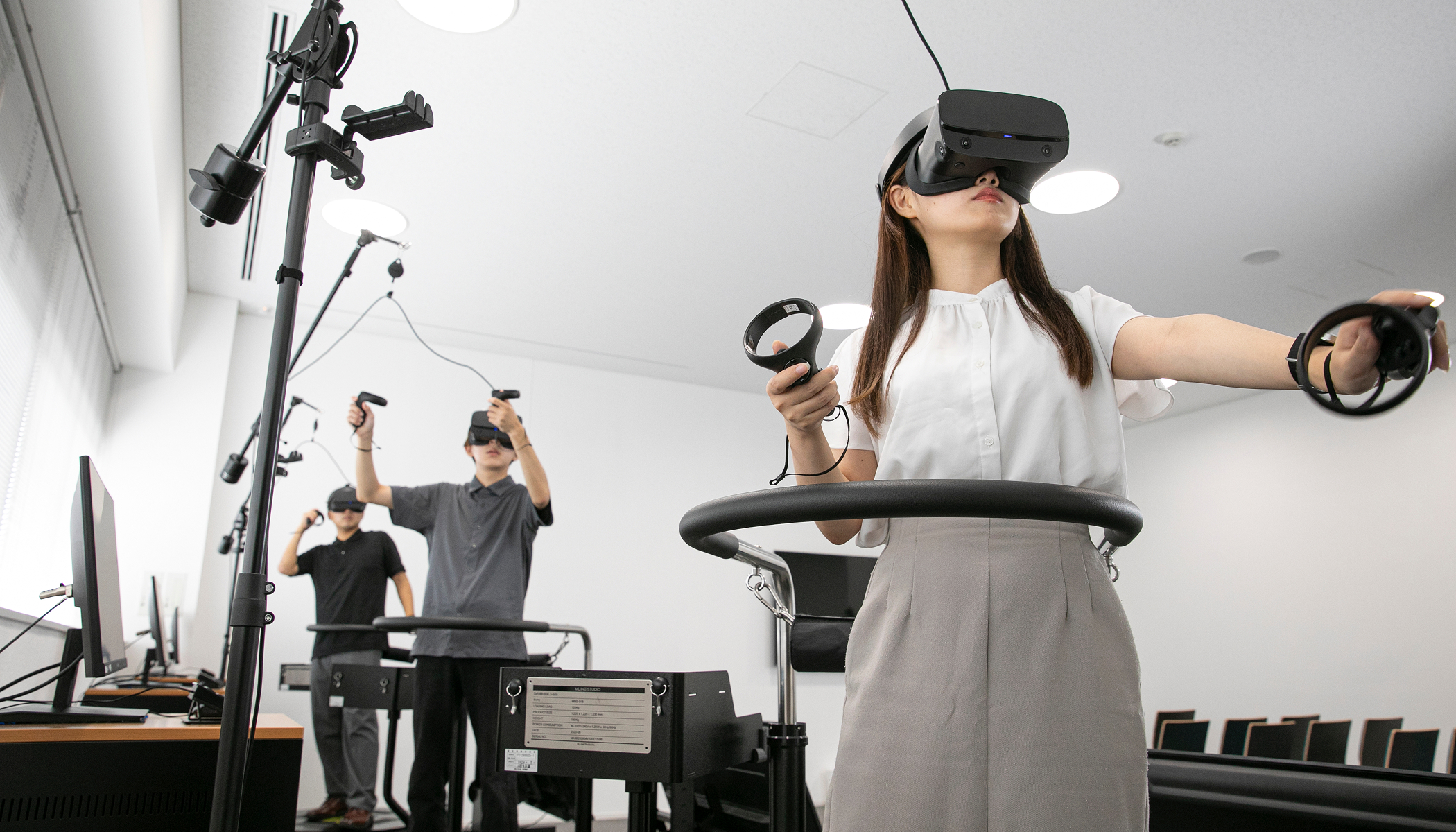VR安全体感教育を体験している様子